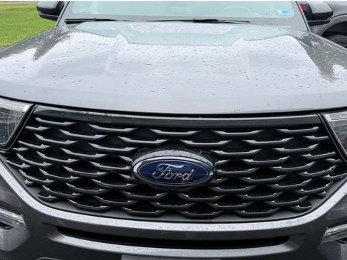 Used 2021 Ford Explorer Platinum w/ Equipment Group 601A AWD/4WD image 2