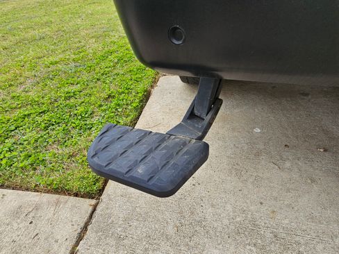 Used 2024 Nissan Titan PRO-4X w/ Pro-4x Convenience Package image 14