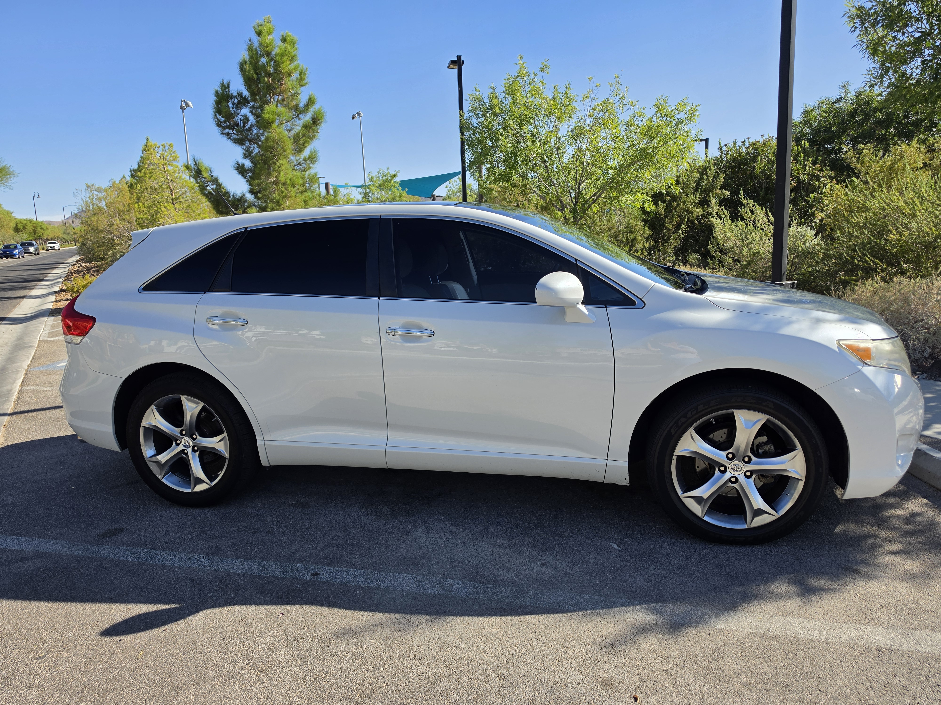Used 2011 Toyota Venza w/ Premium Pkg #2 FWD image 6