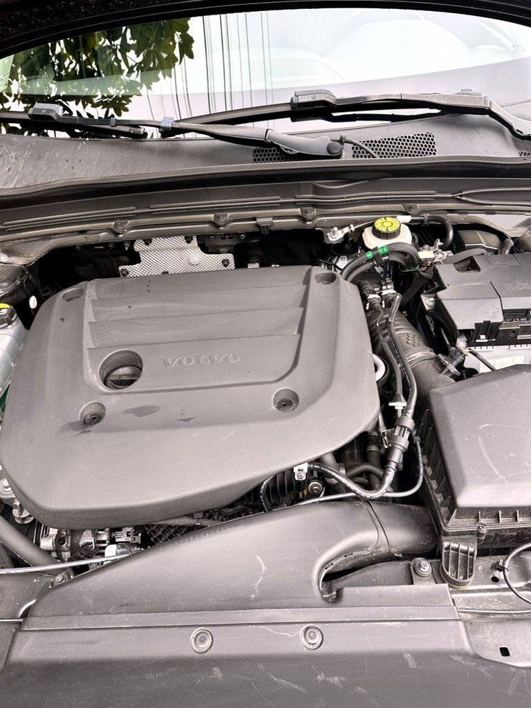 Used 2025 Volvo XC40 B5 Plus AWD/4WD image 11