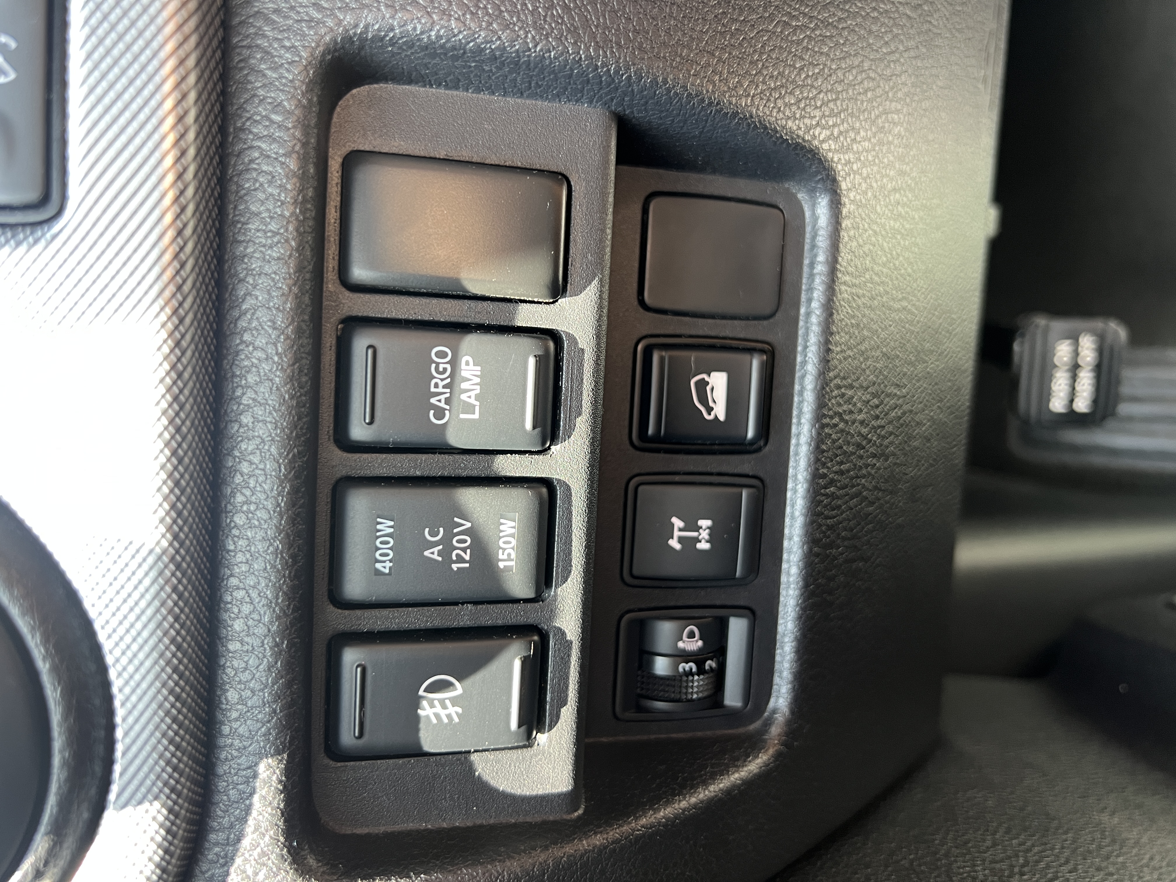 Used 2018 Nissan Titan PRO-4X w/ Pro-4x Convenience Package AWD/4WD image 26