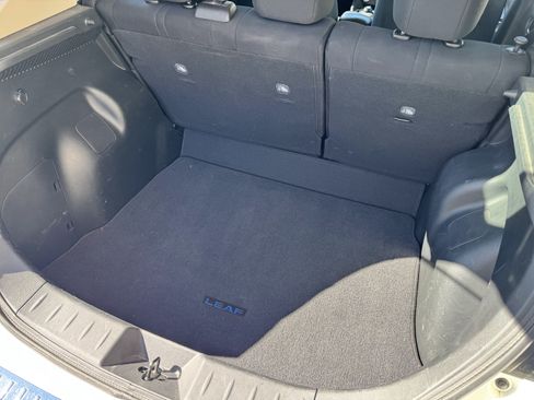 Used 2020 Nissan Leaf SV w/ SV Technology Package image 10