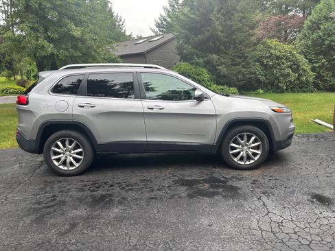 Used 2018 Jeep Cherokee Limited AWD/4WD image 1