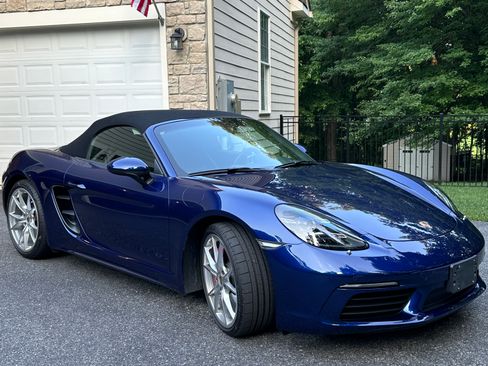 Used 2021 Porsche 718 Boxster S RWD image 9