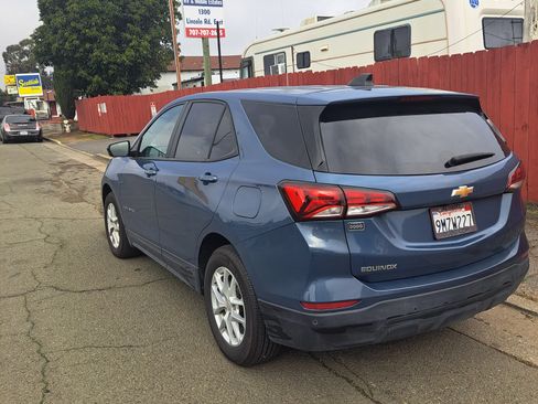 Used 2024 Chevrolet Equinox LS w/ LS Convenience Package image 2