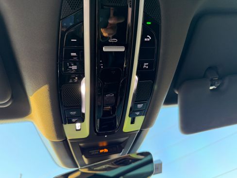 Used 2021 Porsche Cayenne Sport Utility 4D image 22