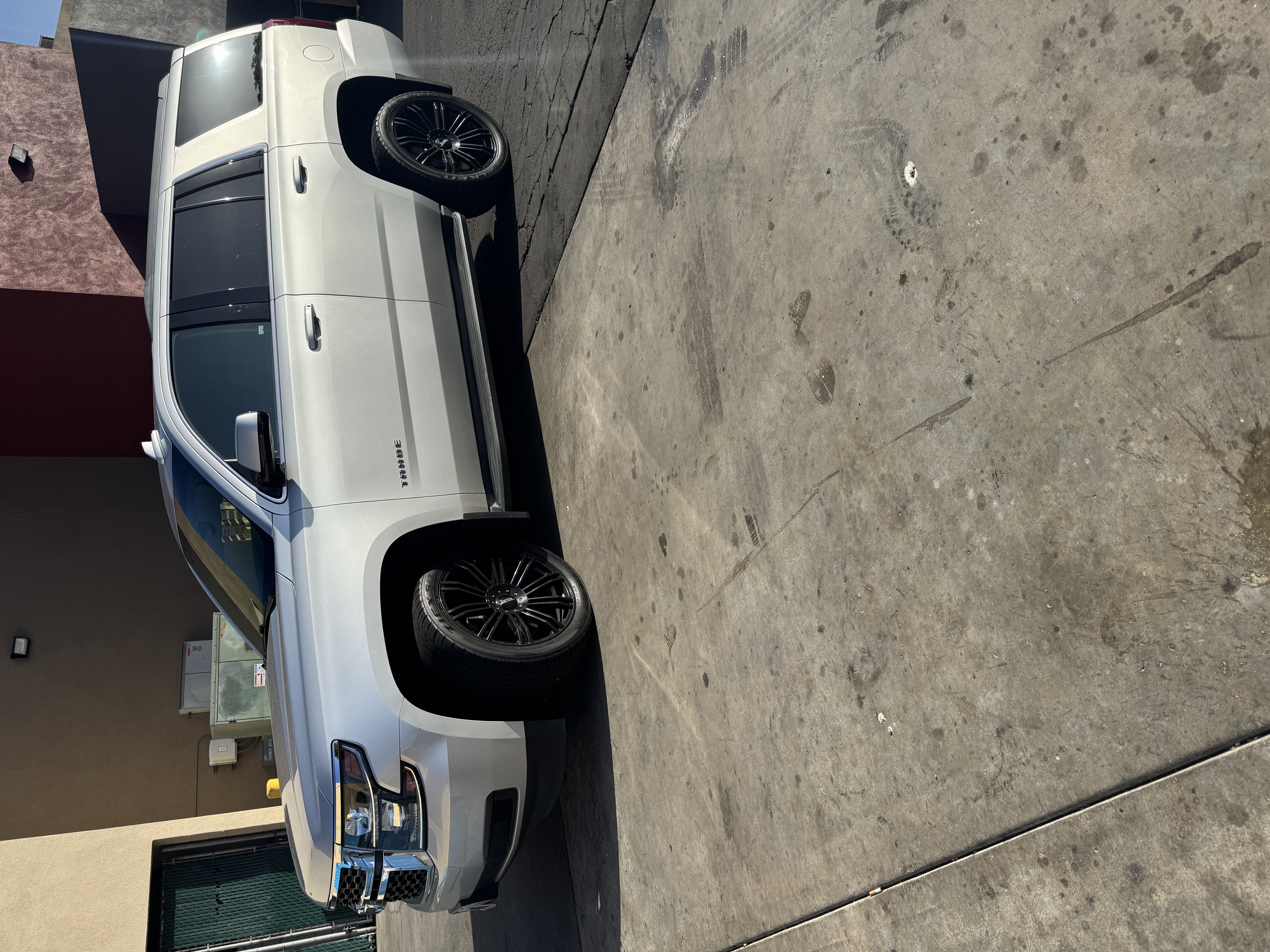 Used 2017 Chevrolet Tahoe LS RWD image 2
