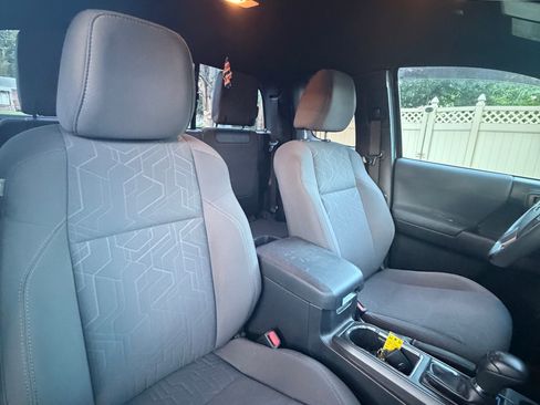 Used 2019 Toyota Tacoma TRD Off-Road AWD/4WD image 20