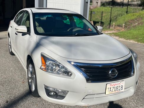 Used 2013 Nissan Altima 2.5 SL w/ Technology Pkg image 1