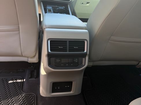 Used 2024 Volkswagen Atlas SE AWD/4WD image 28