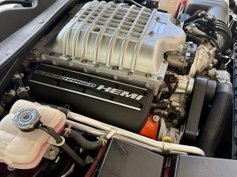 Used 2015 Dodge Challenger SRT Hellcat RWD image 14