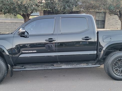 Used 2016 Toyota Tacoma TRD Sport image 16