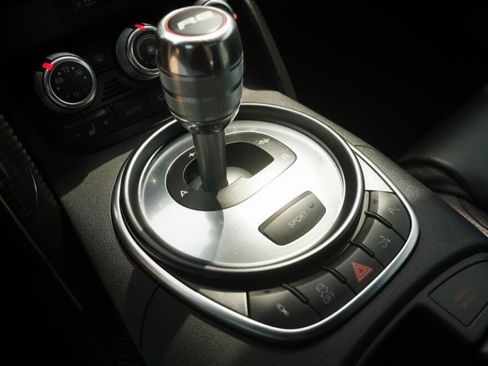 Used 2012 Audi R8 V10 image 2