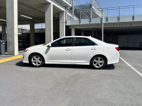 Used 2013 Toyota Camry SE image 11