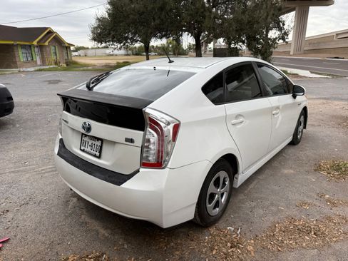 Used 2014 Toyota Prius Four image 4