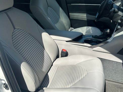 Used 2022 Toyota Camry SE w/ Audio Upgrade Package image 9