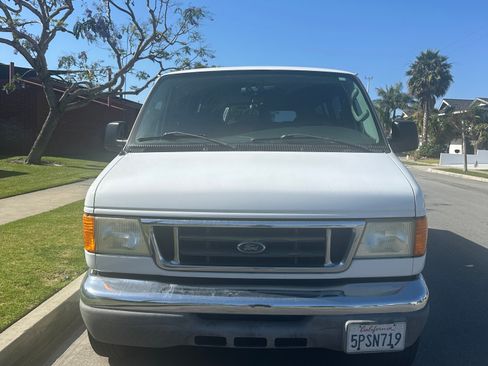 Used 2006 Ford E-350 and Econoline 350 XLT RWD image 5