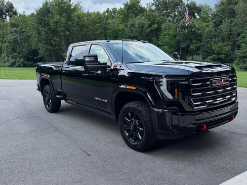 Used 2025 GMC Sierra 2500 AT4 w/ AT4 Premium Plus Package AWD/4WD image 2