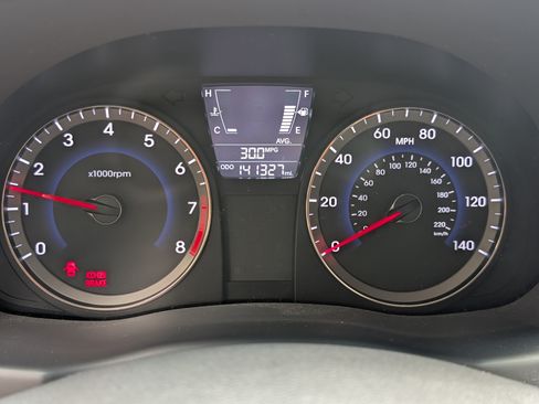 Used 2013 Hyundai Accent SE FWD image 10