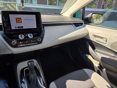 Used 2023 Toyota Corolla LE image 17