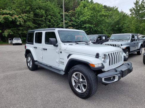 Used 2022 Jeep Wrangler Unlimited Sahara AWD/4WD image 11
