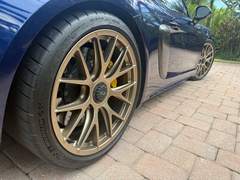Used 2023 Porsche 718 Cayman GT4 RS RWD image 11