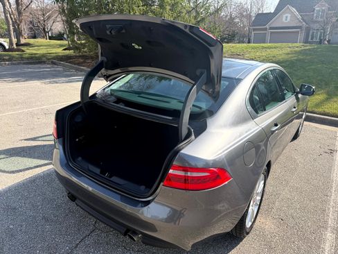 Used 2017 Jaguar XE Premium image 12