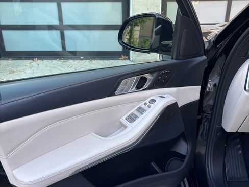 Used 2022 BMW X7 xDrive40i w/ Executive Package image 14