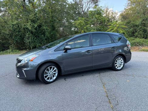 Used 2013 Toyota Prius V Five FWD image 1