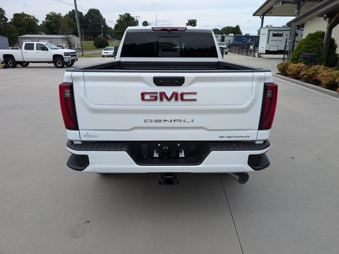 Used 2025 GMC Sierra 2500 Denali image 8