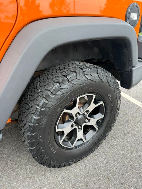 Used 2012 Jeep Wrangler Unlimited Sahara w/ Dual Top Group AWD/4WD image 19