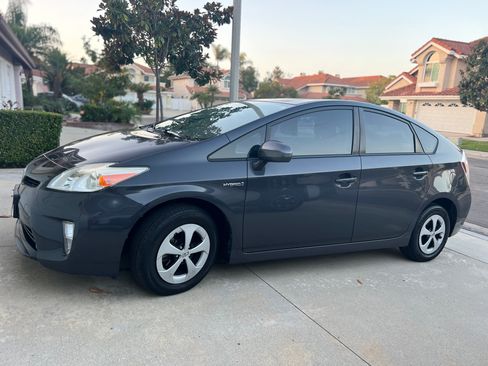 Used 2015 Toyota Prius Two image 1