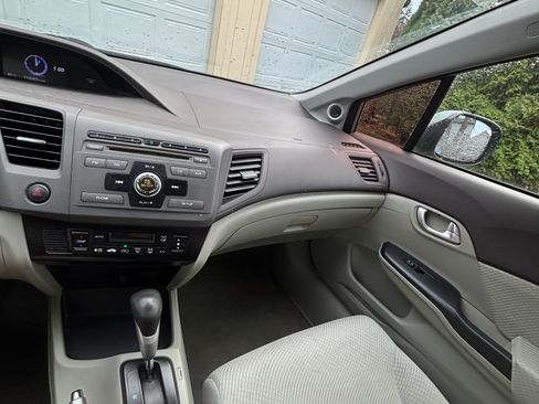 Used 2012 Honda Civic Hybrid Sedan image 9