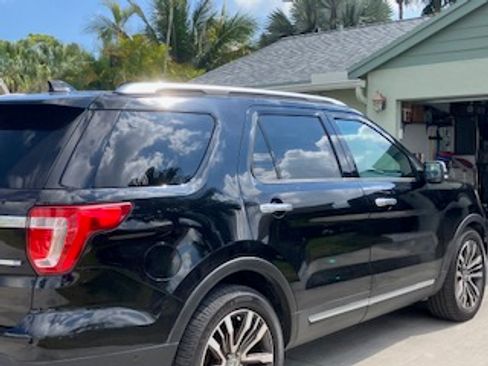 Used 2016 Ford Explorer Platinum image 11