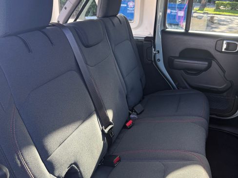 Used 2024 Jeep Wrangler Unlimited Rubicon image 17