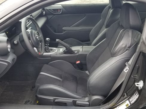 Used 2025 Toyota GR86 Premium w/ Performance Package image 13