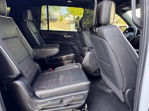 Used 2025 GMC Yukon XL AT4 Ultimate image 15
