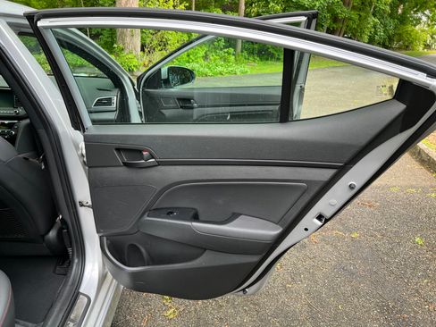Used 2017 Hyundai Elantra Sport w/ Sport Premium Package 06 FWD image 23