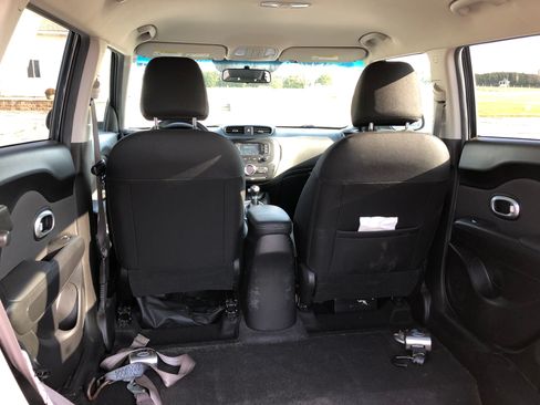 Used 2017 Kia Soul + FWD image 14