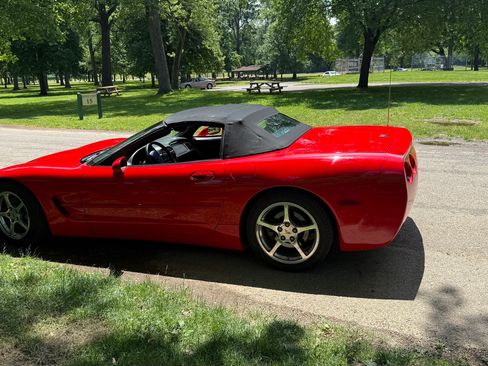 Used 2000 Chevrolet Corvette Convertible w/ Memory Pkg RWD image 5