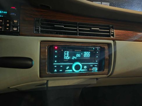 Used 1995 Cadillac De Ville Sedan image 6