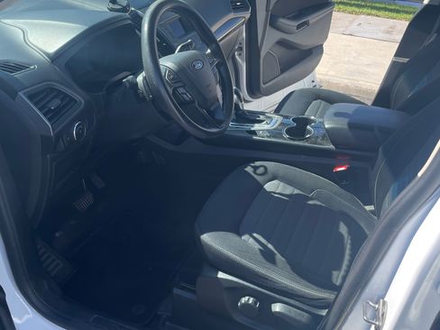 Used 2018 Ford Edge SE FWD image 11