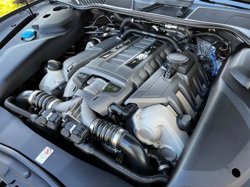 Used 2017 Porsche Cayenne Turbo S image 22