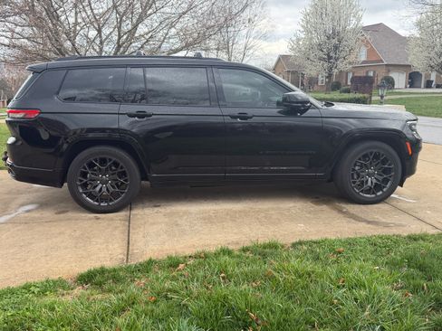 Used 2024 Jeep Grand Cherokee L Summit w/ Advanced Protech Group IV image 2