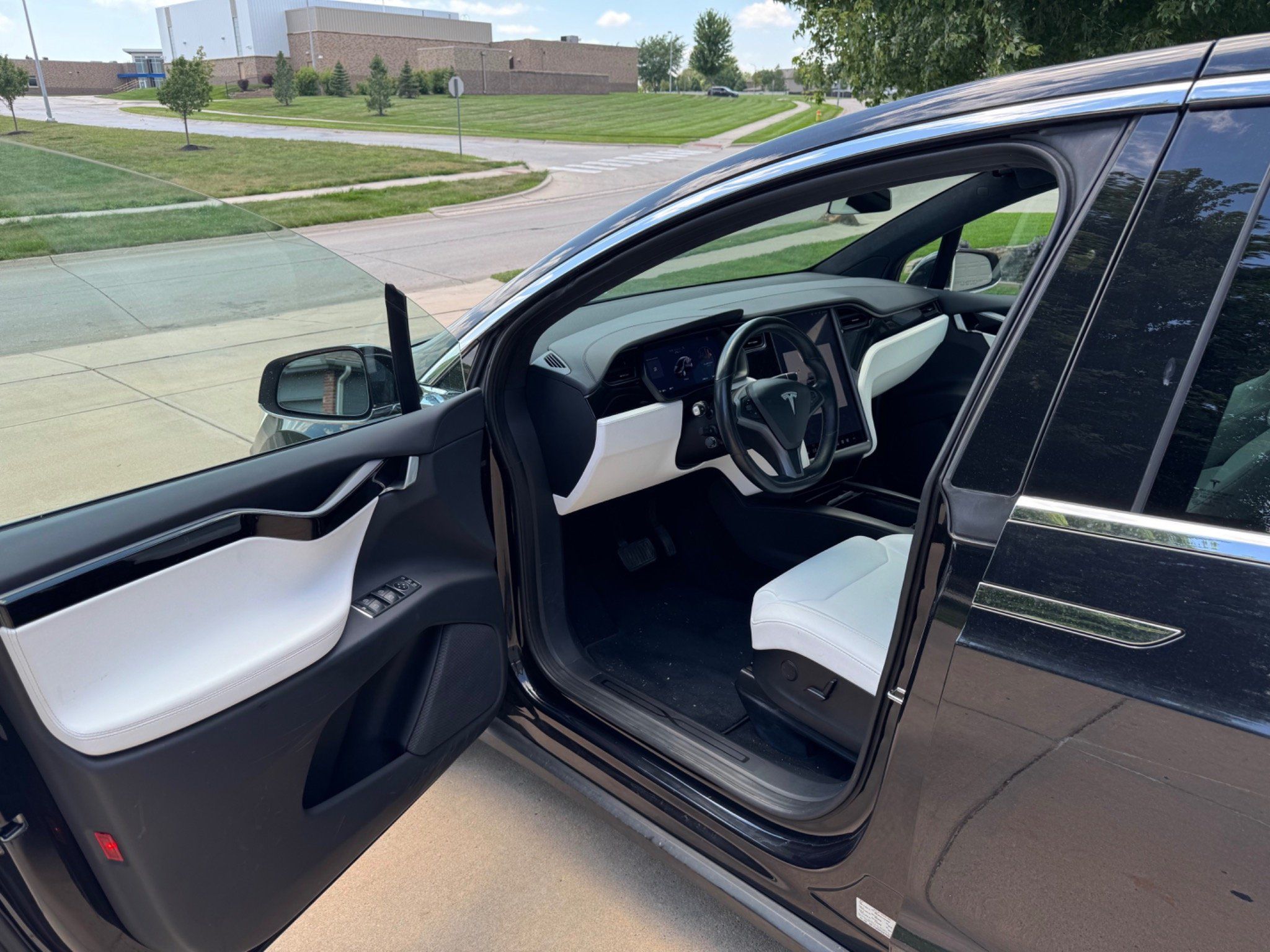 Used 2018 Tesla Model X 75D AWD/4WD image 5