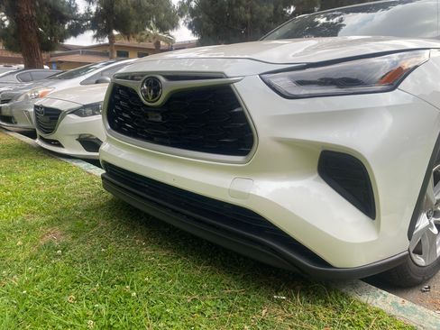 Used 2023 Toyota Highlander L FWD image 5