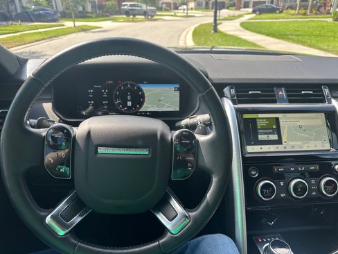 Used 2020 Land Rover Discovery HSE image 8