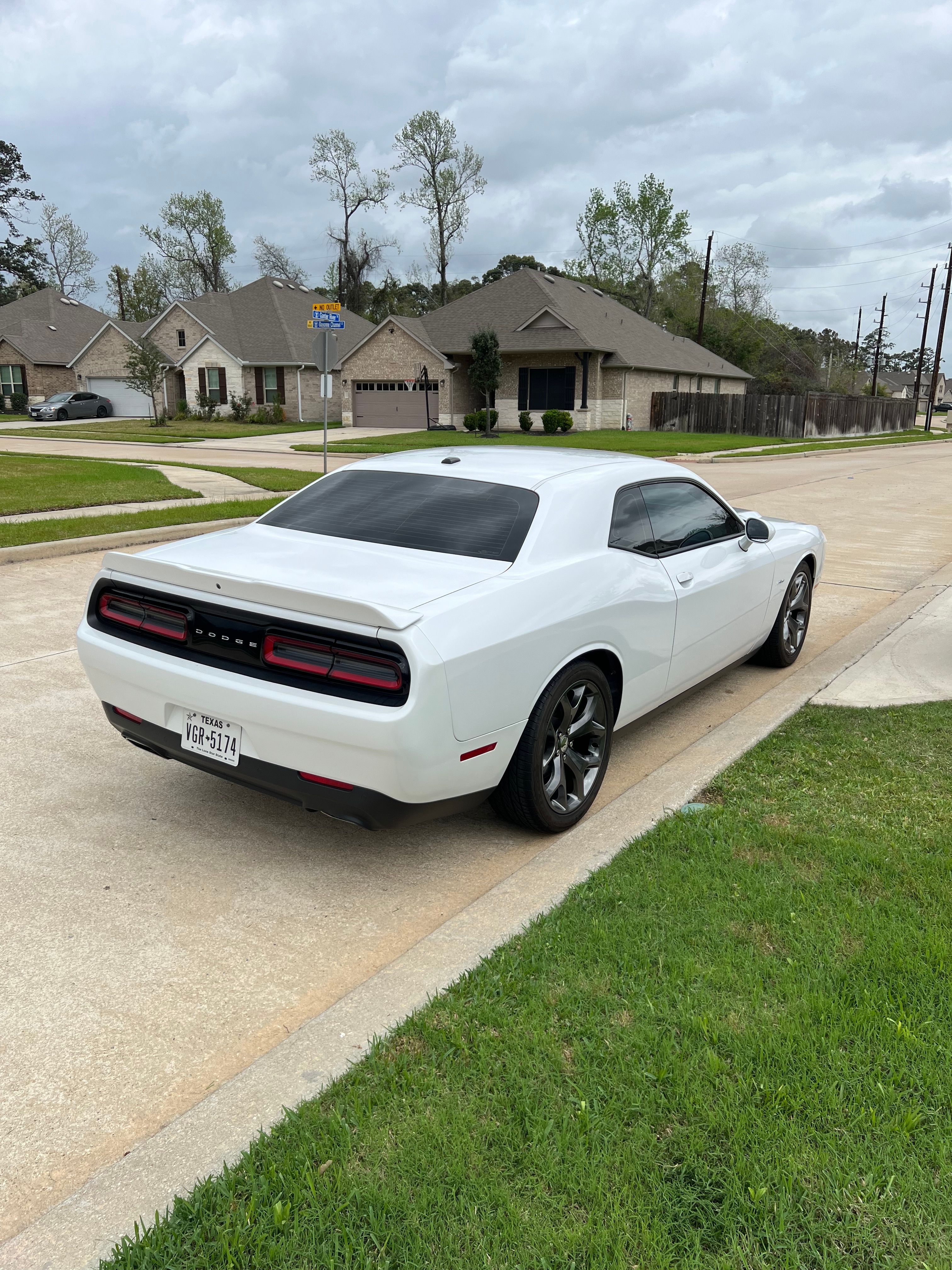 Used 2015 Dodge Challenger R/T w/ Quick Order Package 28B R/T RWD image 2