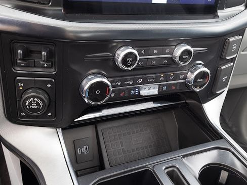 Used 2022 Ford F150 Limited image 11