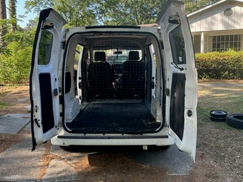 Used 2019 Nissan NV200 SV w/ Navigation Package FWD image 2